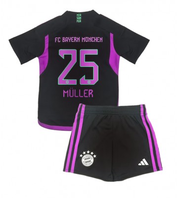 Lacne Dětský Futbalové dres Bayern Munich Thomas Muller #25 2023-24 Krátky Rukáv - Preč (+ trenírky)